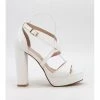 Cendriyon Sandales Blanc Chaussures Femme for Sandales et Nu-pieds Couleur Blanc -Cendriyon Soldes Boutique 17522901 500 A